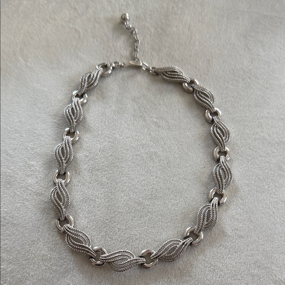 Vintage Signed Trifari Crown necklace - Picture 1 of 3